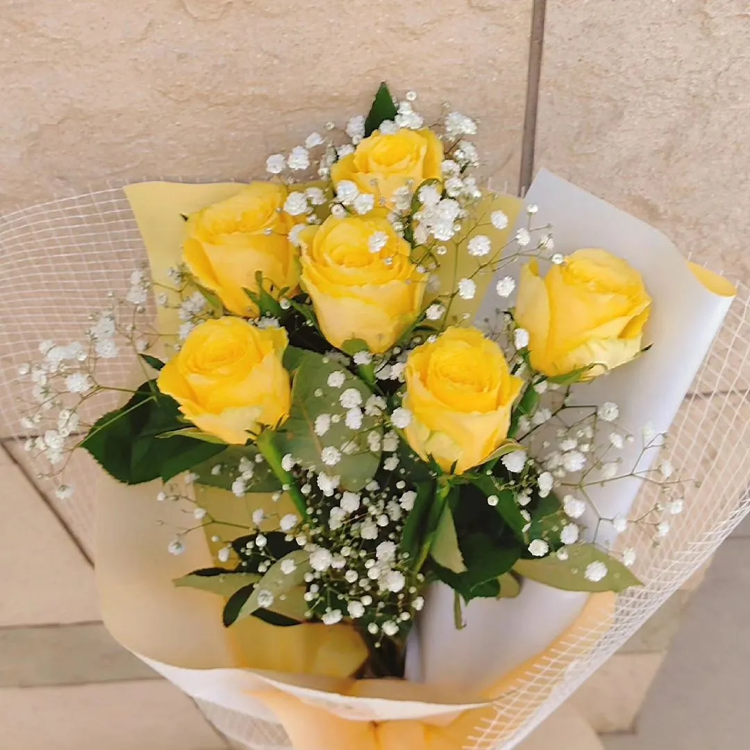 お誕生日のお祝いに黄色のバラの花束、ご注文頂きました🌹
